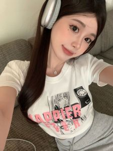 เสื้อยืดแขนสั้นผ้าฝ้ายแท้พิมพ์ลายตัวอักษรสไตล์หวานและเผ็ดร้อนสำหรับผู้หญิงในช่วงฤดูร้อน เสื้อตัวบนทรงเข้ารูปเอวสั้น