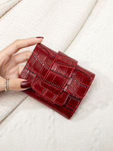 กระเป๋าสตางค์หนังจระเข้ PU ขนาดเล็กสีทึบผู้หญิงกระเป๋าใส่บัตรเครดิตสั้นกระเป๋าสตางค์ขนาดเล็กเรียบง่ายและน้ำหนักเบา