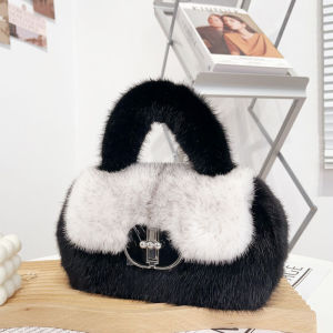 กระเป๋าสะพายข้างขนกระรอกสีบล็อกหรูหรา กระเป๋าสะพายข้างผู้หญิง กระเป๋าสะพายไหล่ข้างเดียว แฟชั่นฤดูใบไม้ร่วง 2024 ขนาดกลาง วัสดุขนกระรอก กระเป๋าสะพายประจำวัน