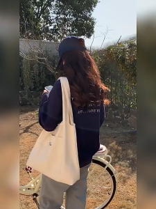 SEA YADOU  กระเป๋าผ้าใบสีครีมพิมพ์สัญลักษณ์เปอร์เซ็นต์ ใส่ได้เยอะ ใช้ไปเรียนหรือเดินทางประจำวัน