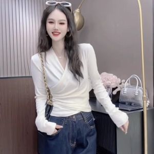 Áo Thun Nữ Tay Dài Cổ Chữ V Phiên Bản Hàn Quốc Thu Đông 2024 Mới Thon Gọn Ôm Vừa Vặn Áo Lót Cổ Chữ V Thời Trang