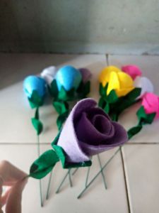 Buket flanel bunga mawar satu tangkai kado wisuda