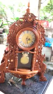 Đồng hồ để bàn gỗ mun đuôi công vân siêu đẹp