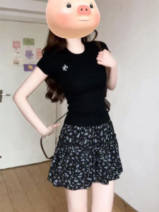 Korean Style Early Spring Fashion Set Womens Short Sleeve Knitted T-Shirt Floral Half Skirt Two Piece Set Summer Slim Fit
