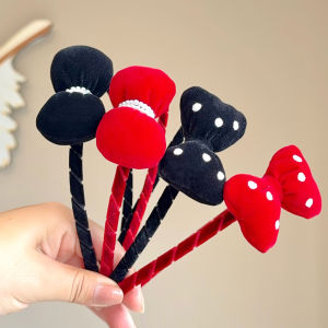 2024 ที่คาดผมผ้ากำมะหยี่สีแดงสำหรับเด็กผู้หญิงใหม่พร้อมหน้าม้าป้องกันการลื่นและไม่ขัดหน้าที่กดผมแบบสวมสบายสำหรับเด็ก