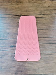 HH86-4 แผ่นซิลิโคนวางที่หนีบผม กันความร้อนแบบยาวมีที่แขวน F5-1