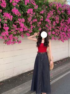 กระโปรงยีนส์ทรงเอเอวสูงสีน้ำเงินเข้ม กระโปรงยาวคลุมเข่าสำหรับผู้หญิง ฤดูร้อน 2024 ทรงหลวม ไซส์ใหญ่ ทรงหลวม สไตล์วินเทจ