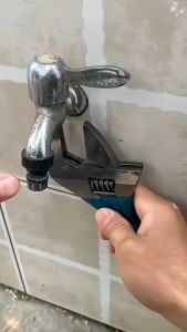 Bộ dụng cụ mở lấy đầu ống nước bị gãy
