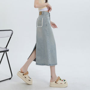 QIAOMIDUO | กระโปรงยีนส์ทรงเอเอวสูงสำหรับผู้หญิง ฤดูร้อน 2024 กระโปรงยาวปานกลางทรงกลมสีอ่อนใหม่สำหรับผู้หญิงรูปร่างเปียก