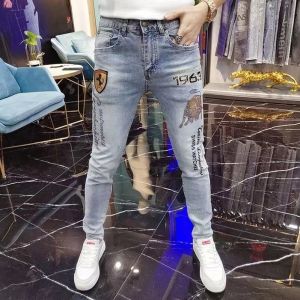 Naimo กางเกงยีนส์ขาบานสำหรับผู้ชายกางเกงขายาวทรงดินสอสีแดง Taurus ใหม่สำหรับฤดูใบไม้ร่วง