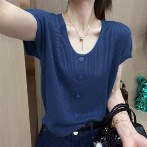 เสื้อสเวตเตอร์ถักแขนสั้นแบบลำลอง คอกลม ดีไซน์ตกแต่งกระดุม แฟชั่นฤดูร้อน 2024 เข้าชุดได้หลากหลาย เสื้อคลุมกันหนาวแบบสวมหู