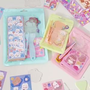 ชุดสติ๊กเกอร์น่ารัก พร้อมอุปกรณ์ตกแต่ง สติ้กเกอร์กันน้ำ ราคาสามารถต่อไปนี้ สำหรับตกแต่งไดอารี่ สมุด โทรศัพท์มือถือ ของใช้