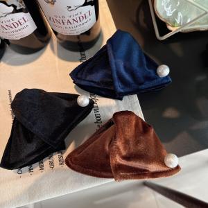 2025 New High Aesthetic Shell Pearl Shark Clip Velvet Triangle Hair Grips Fashionable Hair Accessories Vintage Style Hairpins