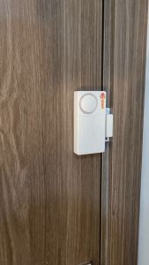 Chuông báo động chống trộm gắn cửa cao cấp kèm điều khiển từ xa SOKA