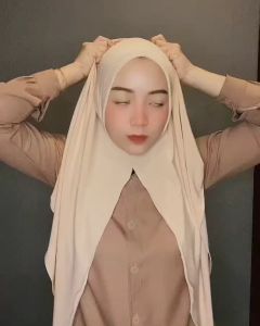 Hijab Bergo Segitiga Instan Oval Jersy Super Premium