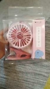 Quạt tích điện phun sương mini cầm tay xoay 360 độ có đế kẹp bàn và có đèn led siêu sáng tiện lợi Trùm Sỉ Gia Thành