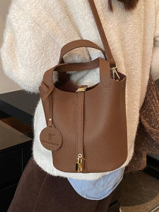 Retro Fashion Bucket Handbag Womens Commuter Versatile Crossbody Bag Small Luxury Sensation Polyester Inner Material