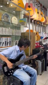 Đàn Electric Bass Guitar Yamaha  (5 dây) + Phụ Kiện YN15