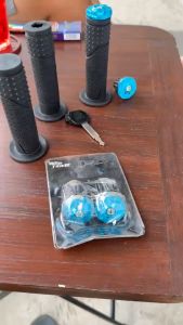 Bao tay ariete có gù titanl lục bảo 2 bên