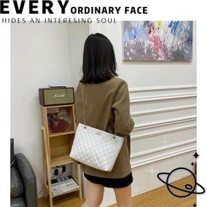 SQShop เข้าใหม่ล่าสุด กระเป๋าสะพายข้างแฟชั่น รูปทรงสวย สันสันดี ทันสมัยแมทช์ง่าย ราคาจับต้องได้ ไม่อยากพลาดต้องสั่งน้า