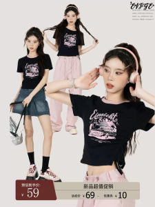 เสื้อยืดแขนสั้นสีดำสไตล์อเมริกันสำหรับผู้หญิงในช่วงฤดูร้อน เสื้อเชิ้ตทรงเข้ารูปแบบลำลอง เสื้อคอโปโลแขนสั้น