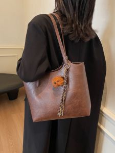 Fashionable Large Capacity Womens Tote Bag Commuter Handbag Korean Style Soft Leather Single Shoulder Bag PU Material