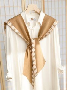 ผ้าคลุมไหล่ถักสไตล์เกาหลีสำหรับผู้หญิงในฤดูใบไม้ร่วงและฤดูหนาว เสื้อคลุมกันหนาวแบบสวมหัวแบบมีฮู้ด ปลอมสองชิ้น ผ้าคลุมไหล่แฟชั่น ผ้าคลุมไหล่สำหรับใส่ไปทำงาน