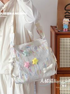 กระเป๋าสะพายข้างทรงสี่เหลี่ยมผืนผ้าลายการ์ตูนขนาดใหญ่สำหรับเด็กนักเรียน กระเป๋าสะพายข้างแบบสะพายข้างสำหรับเด็กต้นรุ่นสุดน่ารักและทันสมัย