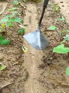 Agricultural Multifunctional Triangle Hoe Manganese Steel Farm Tool for Loosening Soil Fertilizing