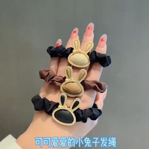 Cột tóc chun cột họa tiết thỏ nhắm mắt ngủ