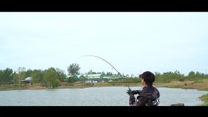 ตกปลาคาร์บอนไฟเบอร์ คันเบ็ด คันเบส เบ็ดตกปลา แบบพกพากล้องส่องทางไกลคันเบ็ดคาร์บอนไฟเบอร์1.6/1.8/ 2.1M ปั่นคันเบ็ดน้ำหนักเบา คาร์บอนไฟเบอร์ดีไซน์ใหม่ คันสปินนิ่ง เบ็ดตกปลา