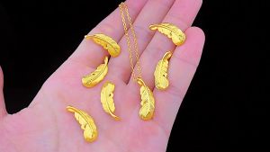 ชาร์มจี้ขนนก ทองคำ 99.99% น้ำหนัก 0.08 - 0.12 กรัม กว้าง 12 ชุดแต่งปี่เซี๊ยะทองคำแท้..งานฮ่องกง ทอง แท้ หลุด จำนำ