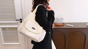 EchoBliss กระเป๋าถือผ้าคอร์ดูรอยสำหรับผู้หญิง แฟชั่นใหม่ ดีไซน์เรียบง่าย ความจุสูง สะพายข้าง สไตล์สตรีทเทรนดี้