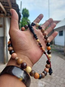 Tasbih 33 butir kayu bertuah