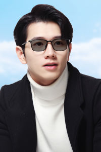 2025 New photochromic Kính đọc sách cho nam giới Kính viễn thị vuông lão thị kính mát độc giả + 1.0 đến + 4.0