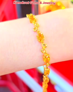 สร้อยข้อมือพลอยบุษราคัมจันท์ พลอยแท้ 9 เม็ด น้ำหนัก 8.5 กะรัต ตัวเรือนทองคำแท้ 90% งานดีไซน์ มีใบรับประกันจากทางร้าน