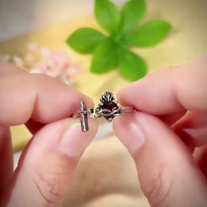 Nhẫn Nữ Đặc Biệt Huitan Với Mặt Đá CZ Hình Trái Tim Đỏ Tươi Trang Sức Bạc Thời Thượng Kiểu Dáng Thanh Lịch Dành Cho Các Buổi Tiệc Tùng