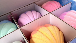 [MALAYSIA READY STOCK] 6 in 1 110g Colorful Bath Bomb Set Bath Ball Soap Gift Set with Surprise for Kids
