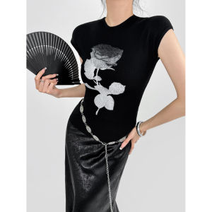 เสื้อกั๊กถักแขนกุดคอตุ้มพิมพ์ลายดอกกุหลาบสีดำสไตล์ย้อนยุคสำหรับผู้หญิงในฤดูร้อน เสื้อยืดทรงสลิมฟิต แขนกุด คอตุ้ม แขนกุด