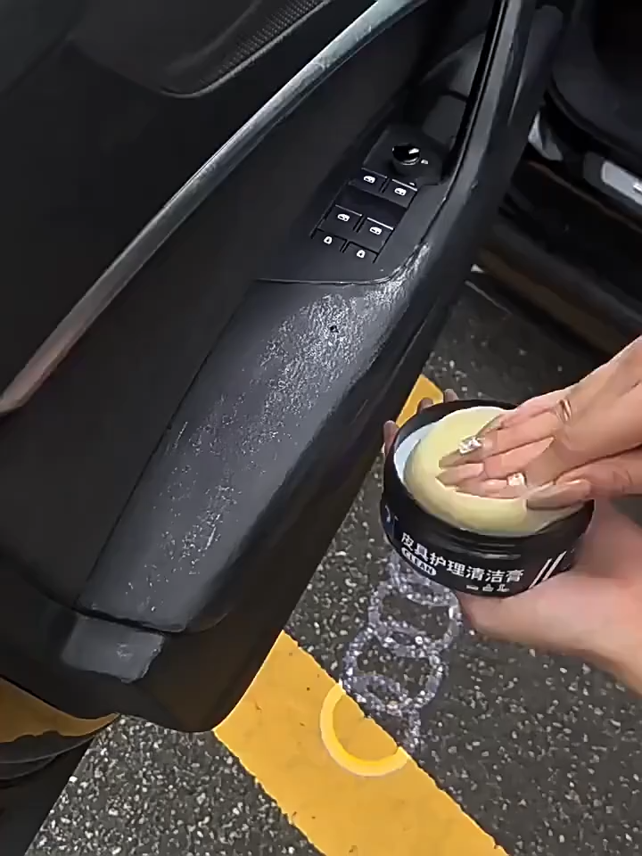Leather Cleaner for Car Interior - Non-greasy Non-staining Multi-functional Black and Glossy Finish Suitable for Leather Surfaces