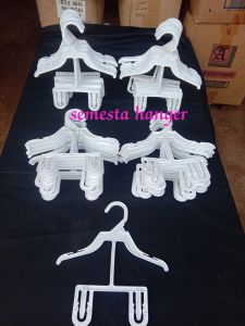 gantungan hanger stelant anak 410 dan 422(lusinan)