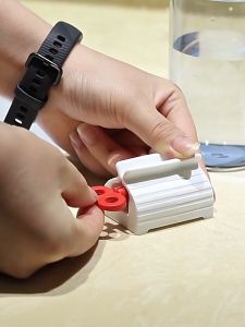 Multifunction Rotatable Toothpaste Dispenser Facial Wash Manual Squeezer Clip Tube Roller Bathroom Storage Rolling Stand