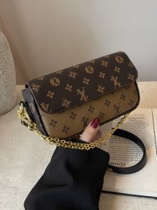 Fashionable Retro Floral Underarm Bag Womens 2024 New Chain Single Shoulder Bag Versatile Print Crossbody Small Square Bag