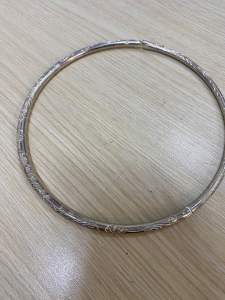 KIỀNG BẠC MẶC ÁO DÀI