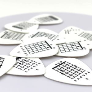 ปิ๊กกีตาร์ 6 ชิ้น Celluloid ลายคอร์ดกีต้าร์ สีขาว หนา 0.46/0.71/1.0 มม.