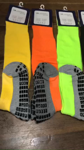 Vớ đá banh Tất đá bóng dài chống trơn trượt loại dài (combo 4 đôi) CHỌN MẦU