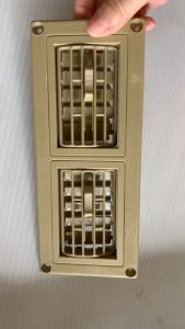 (ราคาต่อ 1 ชิ้น) ช่องแอร์ แผงแอร์ ช่องลม รถตู้ แบบมือผลัก ไม่มีไฟ (แผงแอร์เล็กมือผลัก)