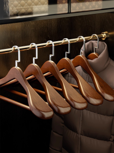 High-End Wooden Clothes Hanger for down Jacket Wide Shoulder No Trace Anti-Slip Home Use Wood Material Hotel Scenarios