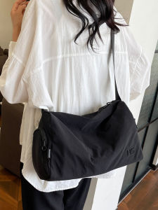 Large Capacity Nylon Canvas Pillow Bag Casual Sports Travel Crossbody Bag Lightweight Leisure Fitness Bag for Young Women