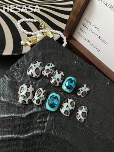 Hesasa Handmade Wearable Nail Tips Forest System Design Leopard Spot Peacock Blue Sapphire Rhinestone Finished Product